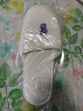 Ritz Carlton NEW White Hotel-Style Slipper with Blue Embroidered Crest